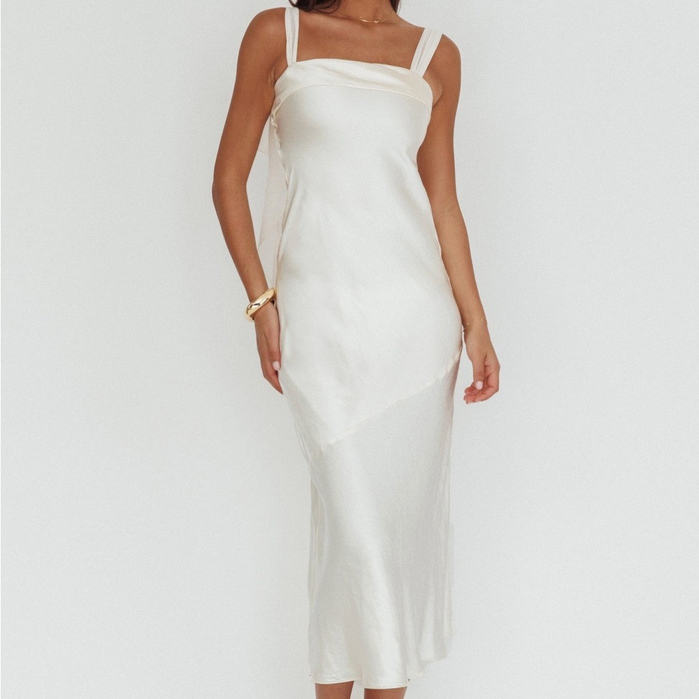 Selfie Leslie- Carmel Shoulder Sash Midi Dress Oyster